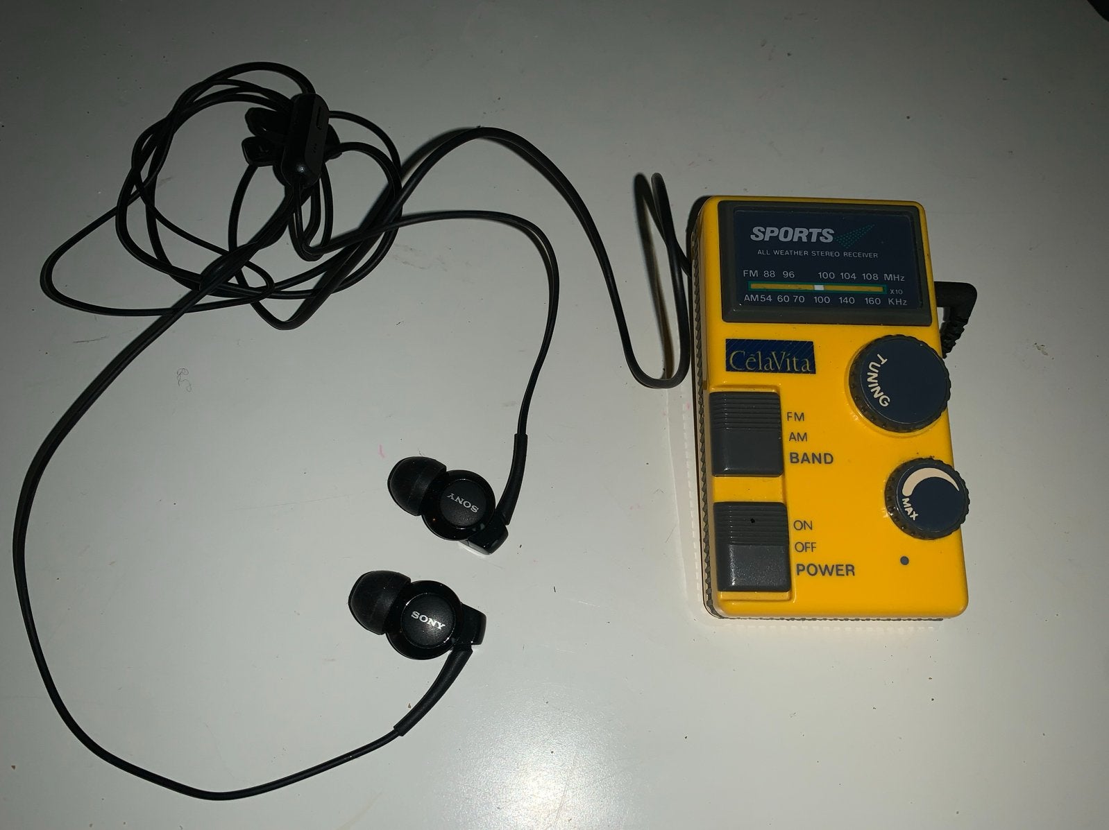 Vintage Sony Sports Walkman Radio met oordopjes, Ophalen of Verzenden, Gebruikt, Radio