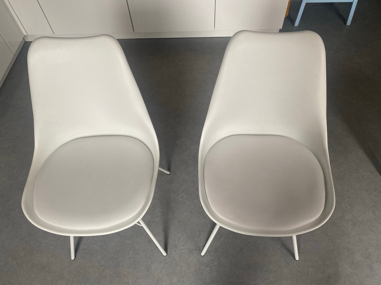 Twee eetkamerstoelen, Huis en Inrichting, Stoelen, Ophalen, Kunststof, Gebruikt, Twee