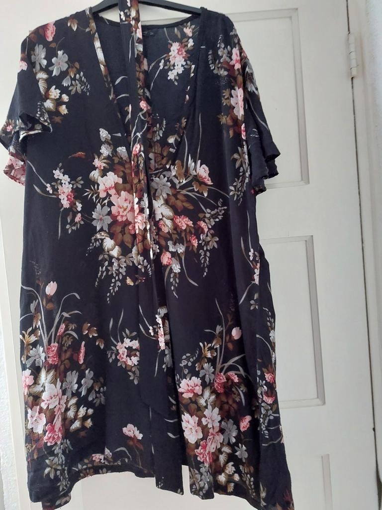 Shein Zwarte Bloemenprint jurk  XL, Zwart, Maat 46/48 (XL) of groter, Ophalen of Verzenden, Gedragen