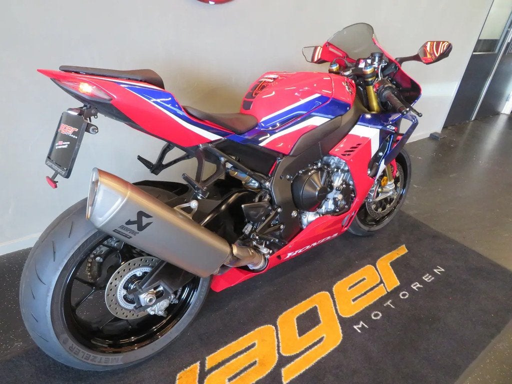 Honda CBR 1000 RR-R FIREBLADE SP PERFECT! € 22.950,00 - foto 3