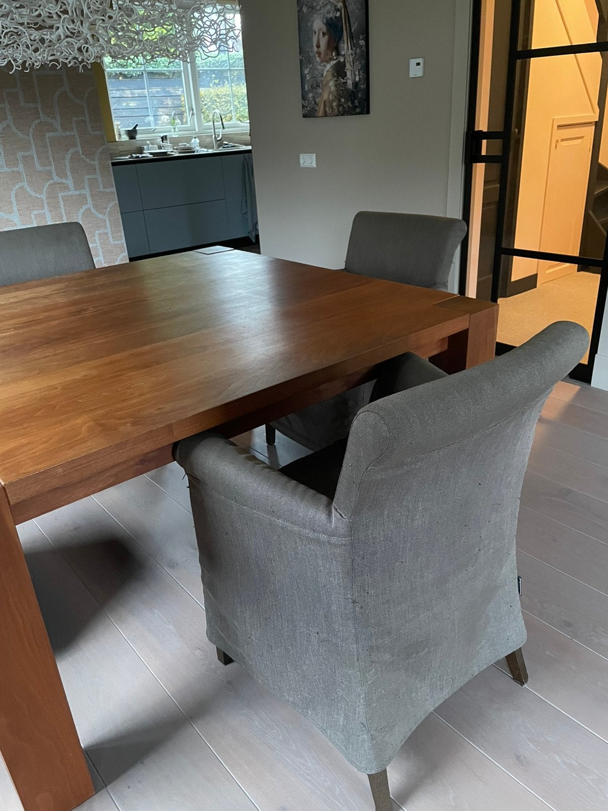 Massief notenhouten eettafel en Linteloo stoelen, Ophalen, Gebruikt, 4 tot 6 stoelen