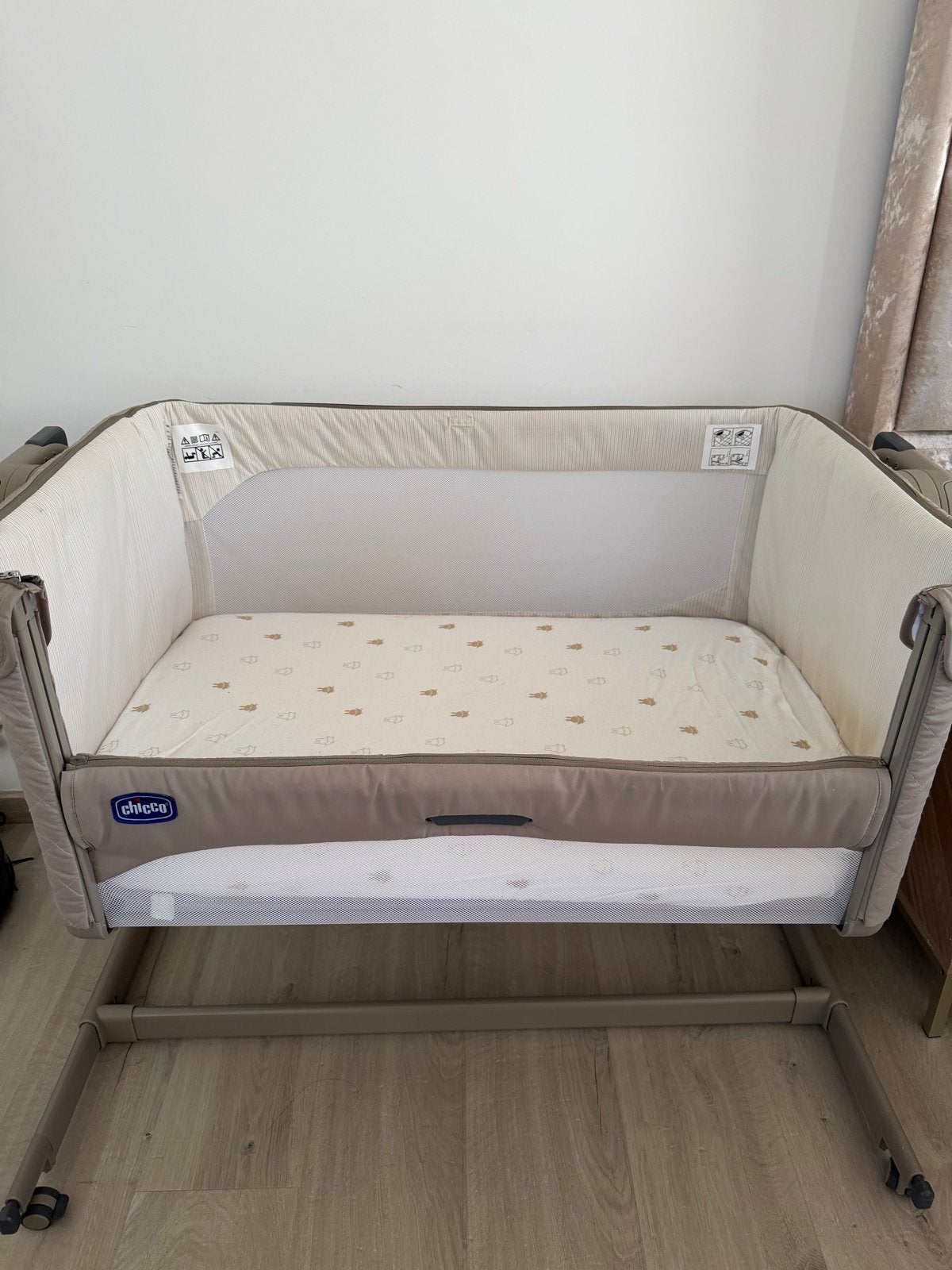 Chicco Next2Me Zijbedje/Co-sleeper - Zo goed als nieuw, Kinderen en Baby's, Babywiegjes en Ledikanten, Ophalen, Zo goed als nieuw