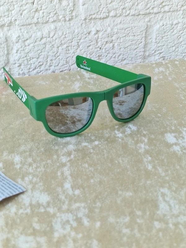 Heineken rolbare zonnebril slap bracelet groen, Ophalen of Verzenden, Groen, Overige merken