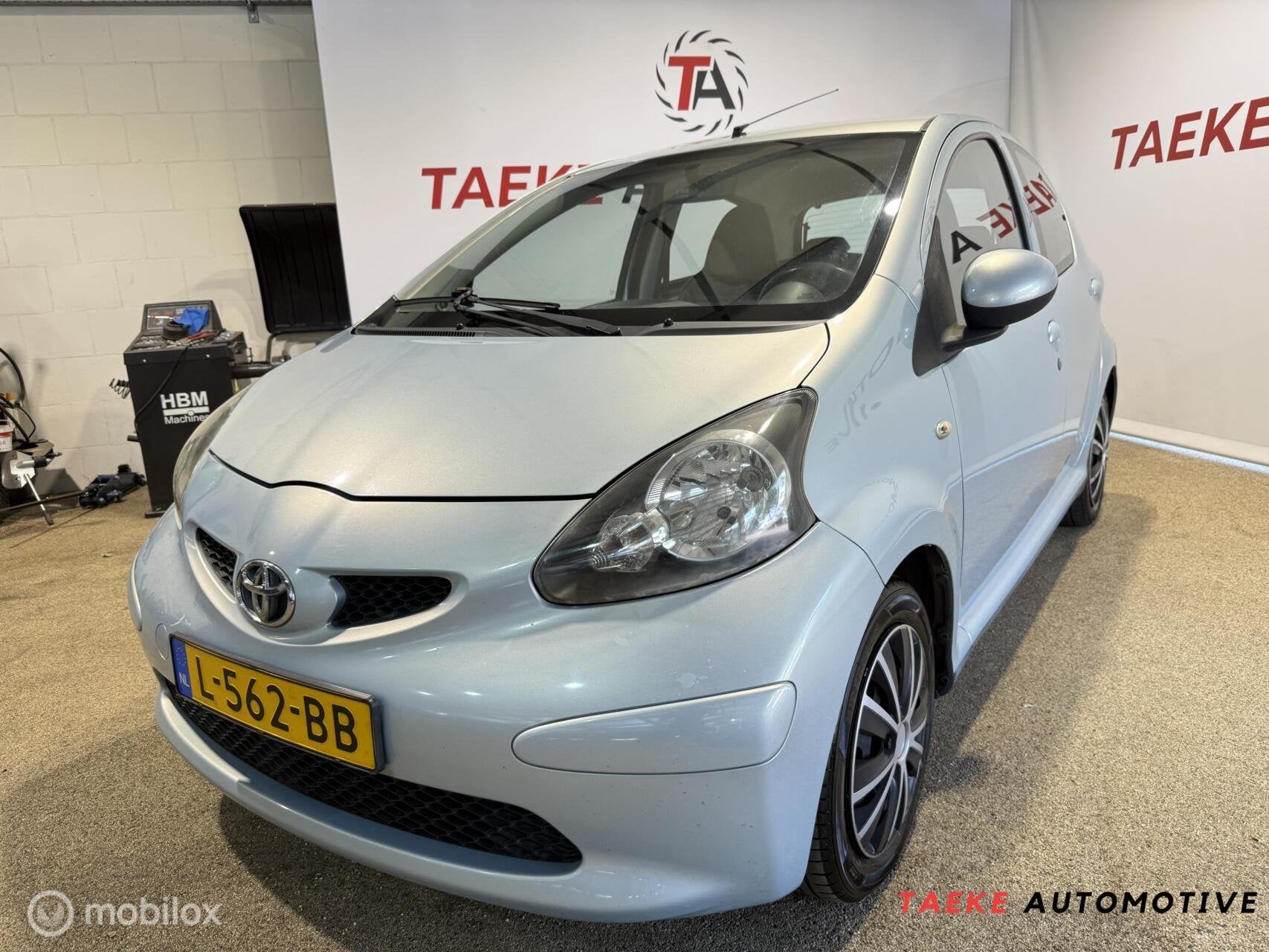 Toyota Aygo 1.0-12V + AIRCO/5DRS/APK, Voorwielaandrijving, Gebruikt, 68 pk, Leder
