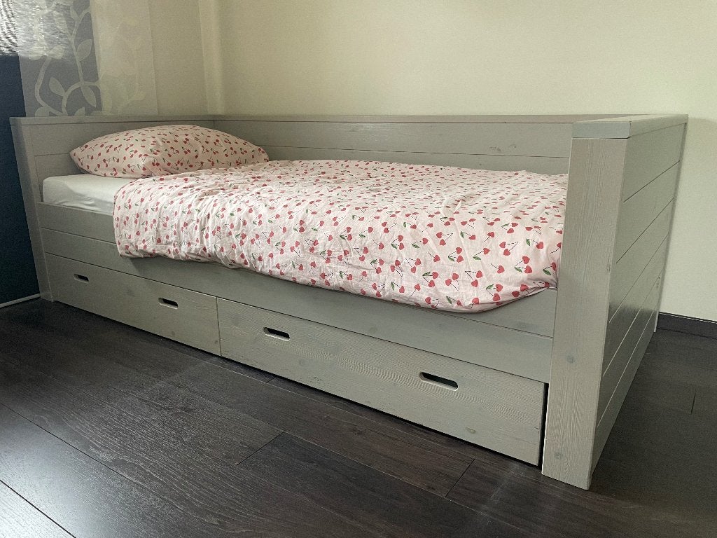 Stoere complete kinderkamer in lichtgrijze houttint, Huis en Inrichting, Slaapkamer | Complete slaapkamers, Ophalen, Gebruikt