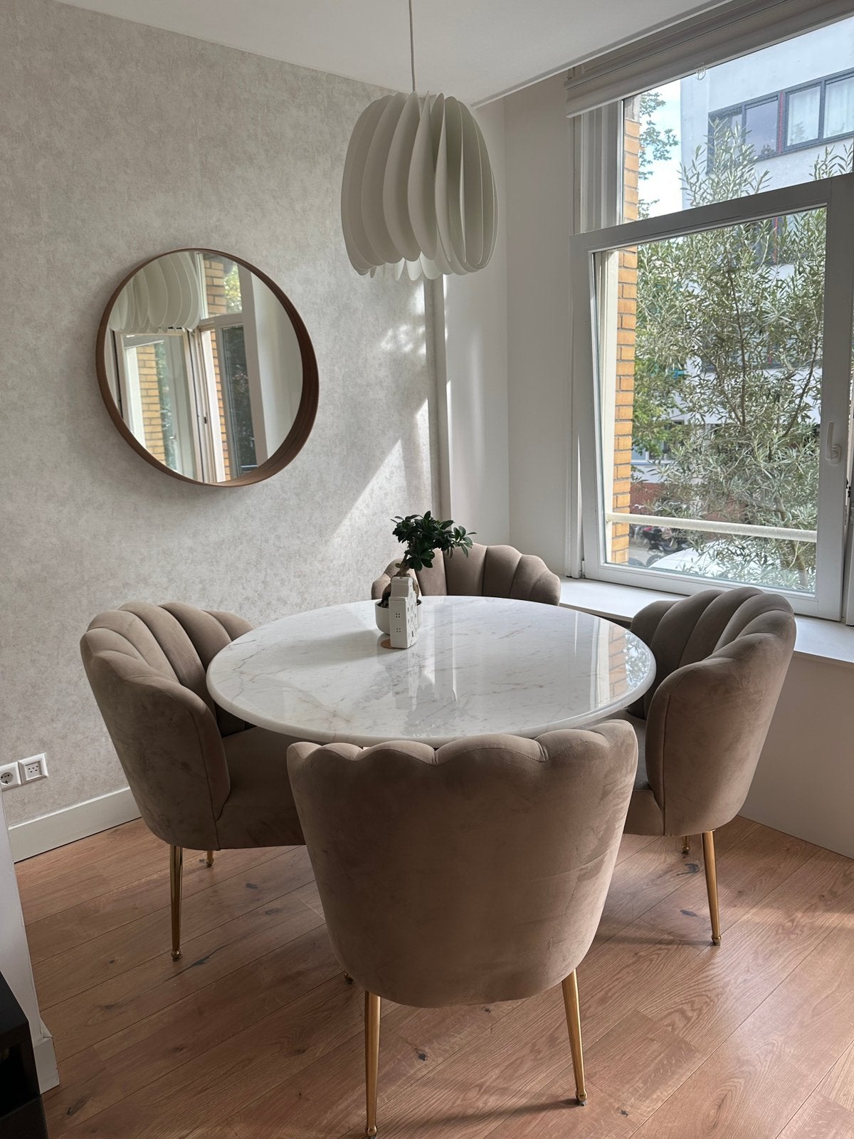 Foto 3 van Luxury round marble table