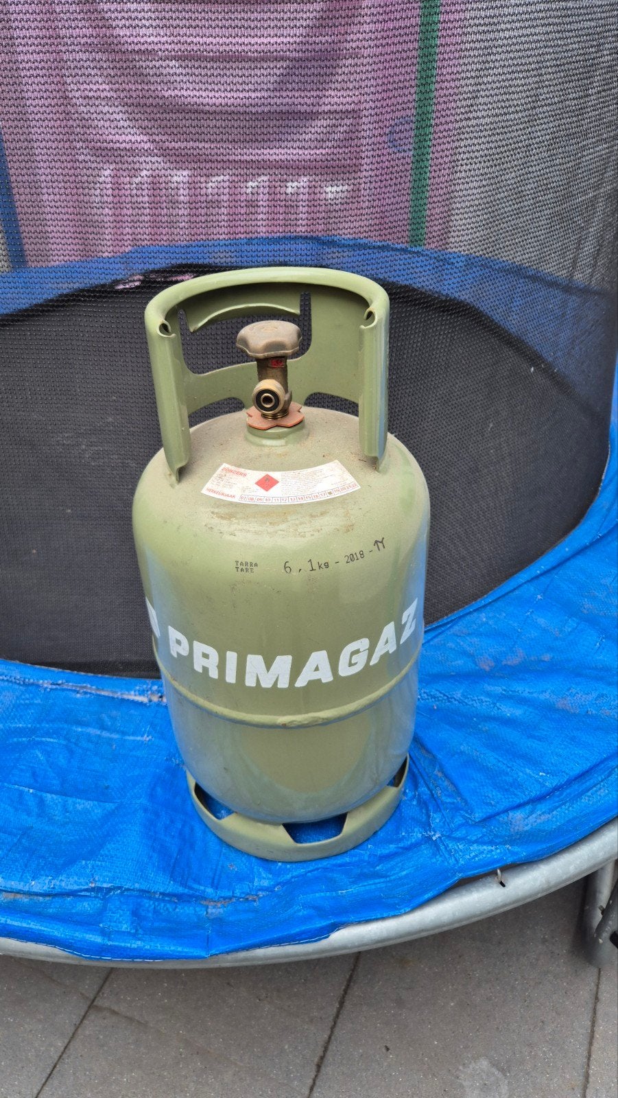 Een gas fles, Ophalen