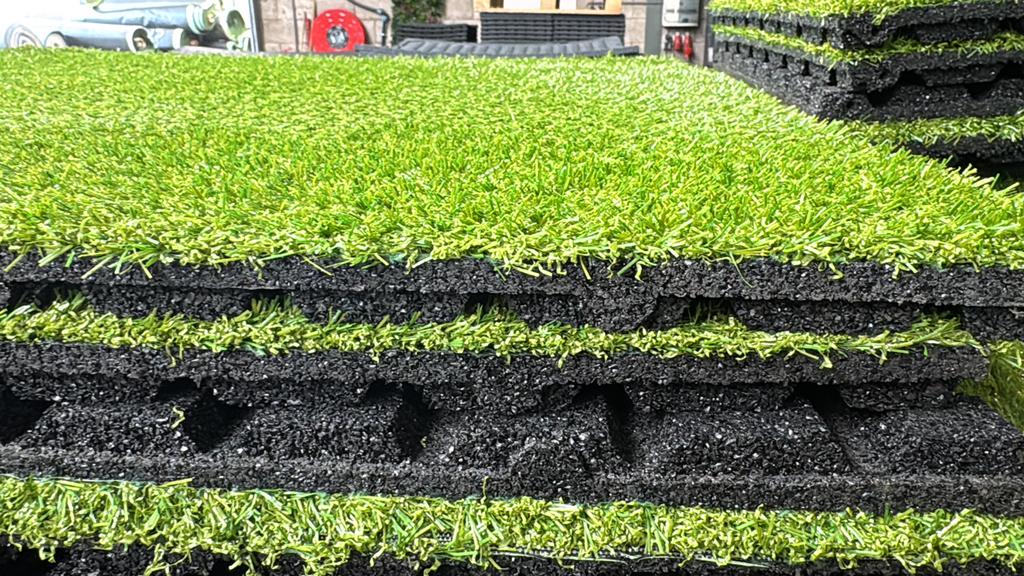 Rubber Kunstgras Tegels! 100 x 100 x 2.5cm €36,- per m2!, Tuin en Terras, Tegels en Klinkers, Stunttegels, Rubber, Nieuw, Ophalen of Verzenden