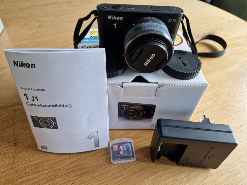 Nikon 1 J1 Compactcamera met 10-30mm lens en accessoires, Ophalen, Compact, Zo goed als nieuw, Nikon