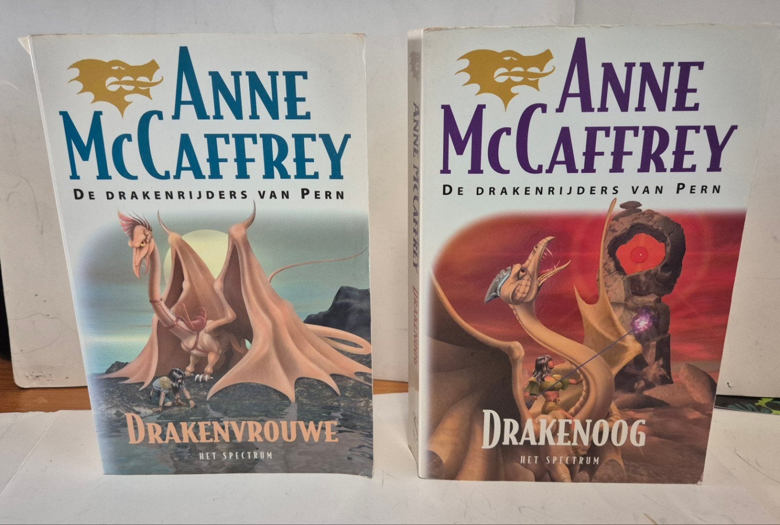 Anne McCaffrey 2x vervolg Drakenrijders v Pern, Ophalen of Verzenden, Gelezen