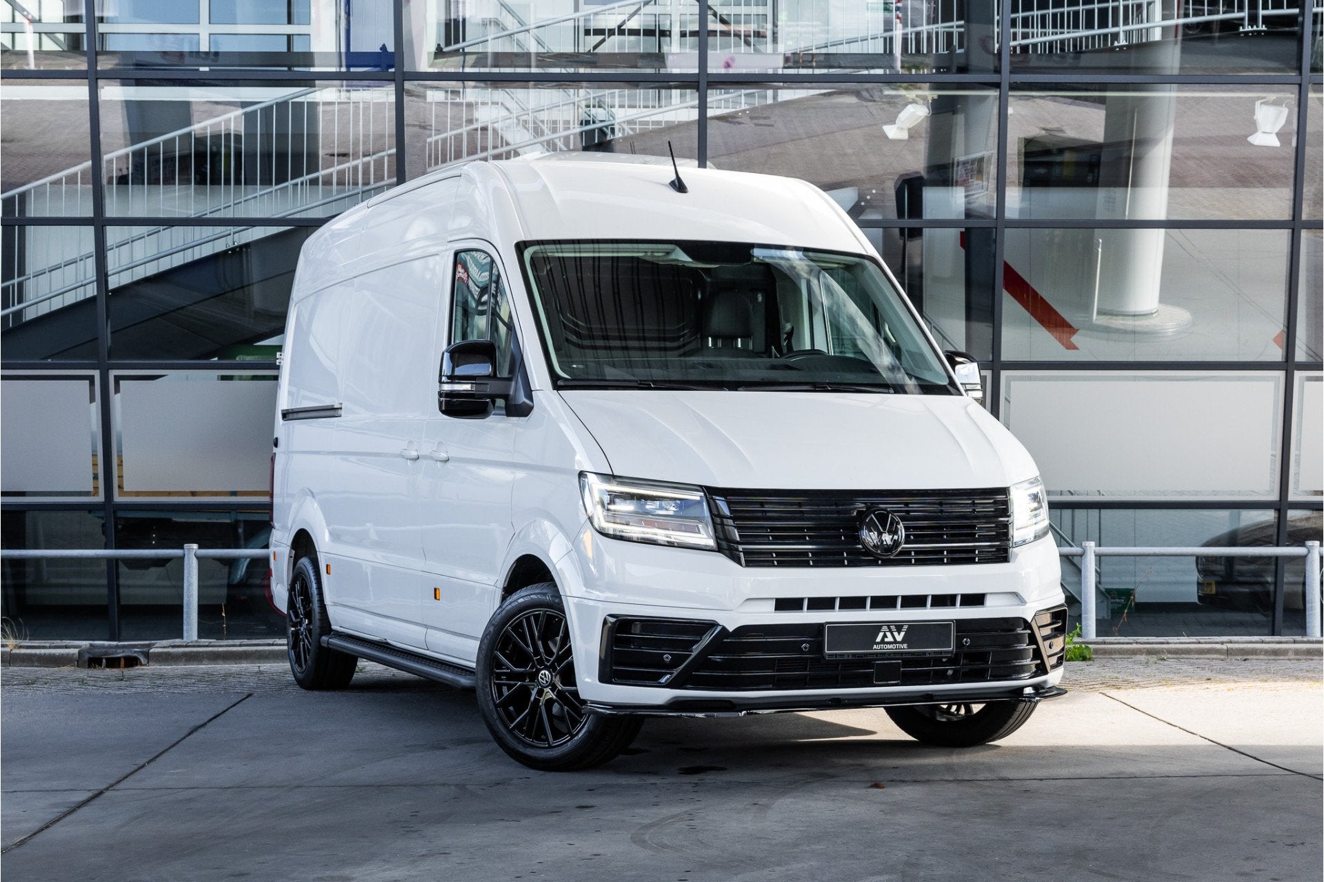 Volkswagen Crafter 35 2.0 TDI 177 PK L3H3 | Bi-Xenon | CarPl, Auto's, Dealer onderhouden, Stof, Gebruikt, Zwart