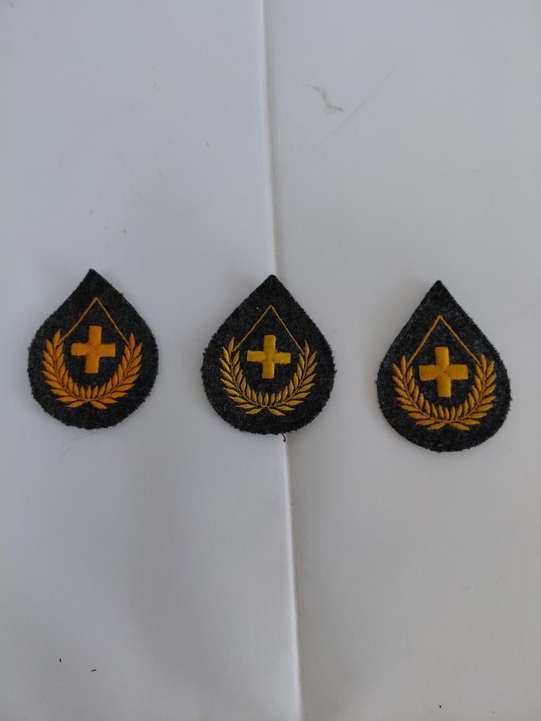 3 Zwitserse Kragenspiegel/halsemblemen, Verzamelen, Ophalen of Verzenden