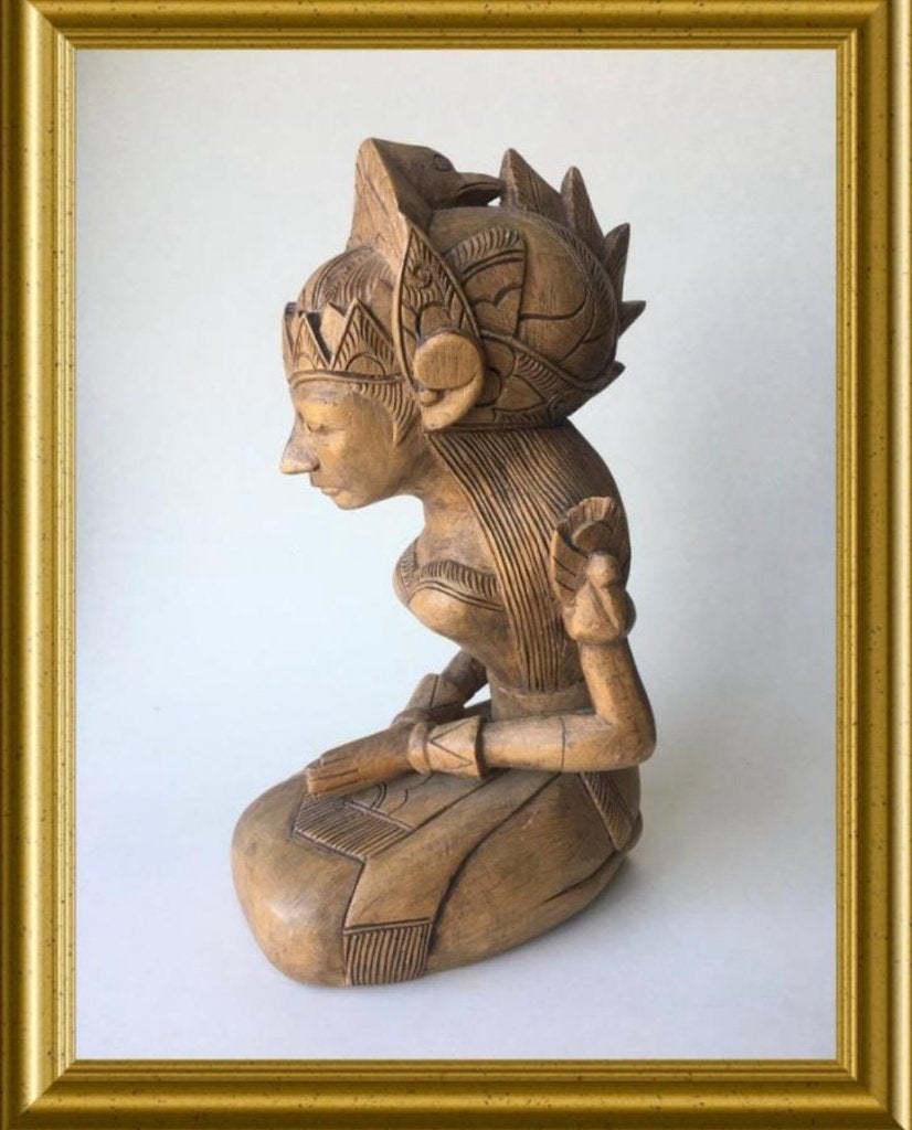 Prachtig Aziatisch houtsnijwerk: houten beeld vrouw, Sinta, Antiek en Kunst, Ophalen of Verzenden, Handgemaakt, 20 - 50 cm, Beeld