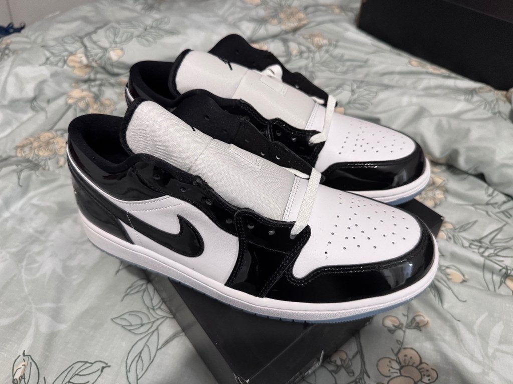 Air Jordan 1 Low SE Black and white Concord 44,5, Kleding | Heren, Schoenen, Overige kleuren, Verzenden, Nieuw, Sneakers of Gympen