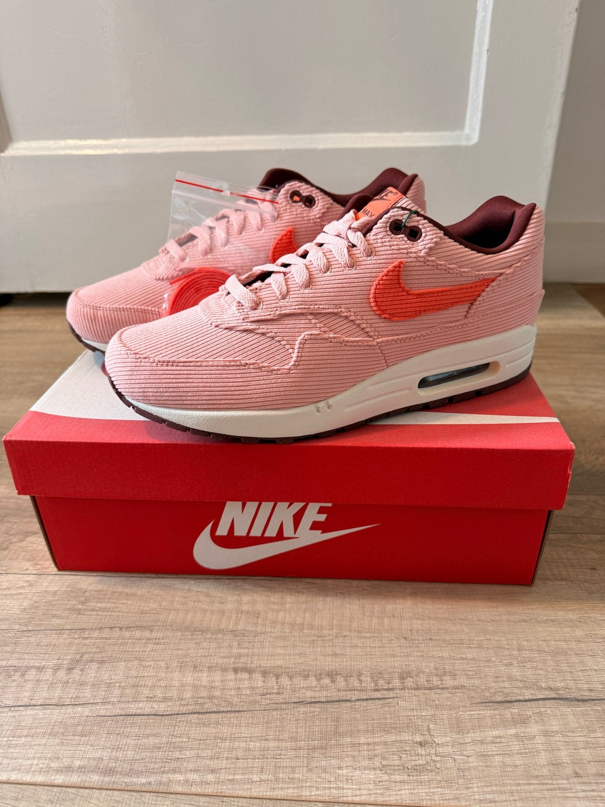 Nike Air Max 1 PRM 'coral stardust' Roze Sneakers, Kleding | Heren, Schoenen, Ophalen of Verzenden, Nieuw, Sneakers of Gympen