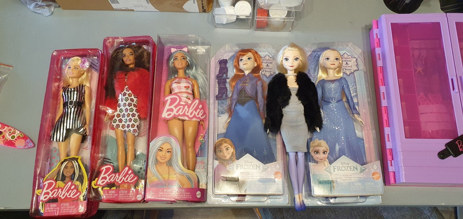 Barbie & Frozen poppen set + kledingkast, Verzamelen, Poppen, Ophalen of Verzenden, Zo goed als nieuw, Fashion Doll