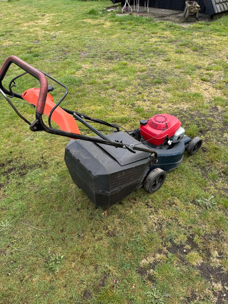 Gebruikte Benzine Grasmaaier met Opvangbak, Tuin en Terras, Grasmaaiers, Ophalen, Cirkelmaaier, Gebruikt, Opvangbak