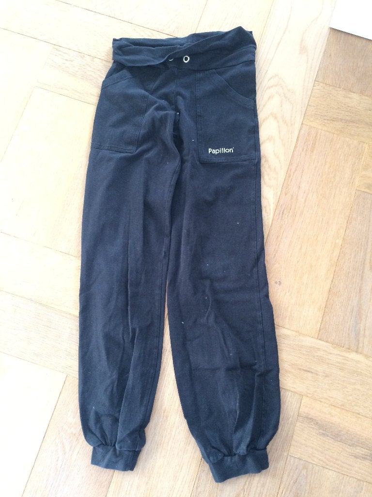 zwarte sprotieve broek van Papillon maat 122/128, Broek, Gebruikt, Meisje, Ophalen of Verzenden