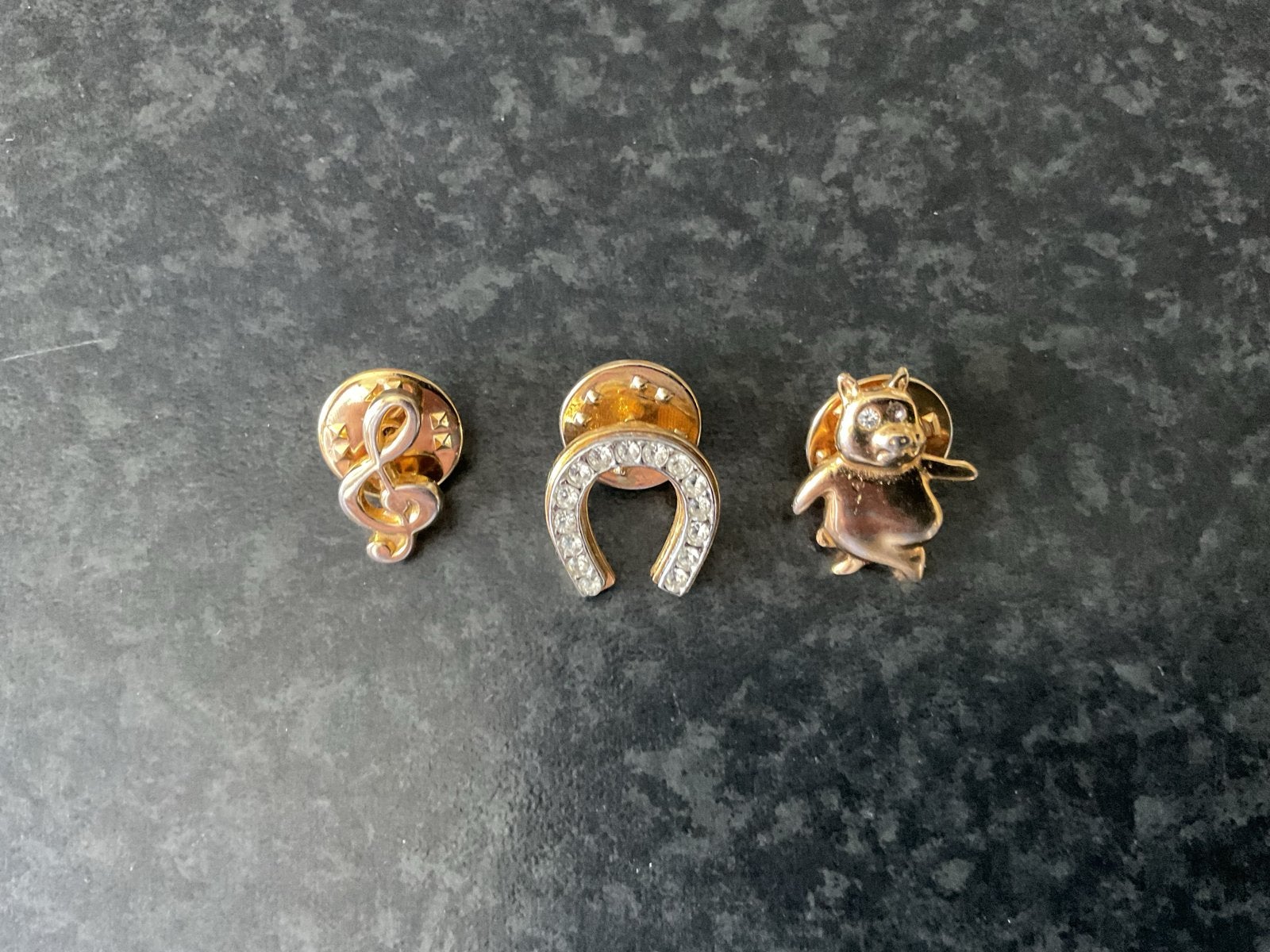 Set van 3 speldjes: Muzieknoot, Hoefijzer, Biggetje, Ophalen of Verzenden, Zo goed als nieuw