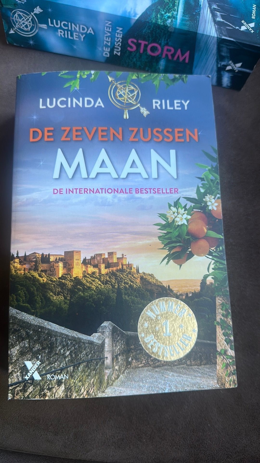 Maan - de zeven zussen, Ophalen of Verzenden, Zo goed als nieuw