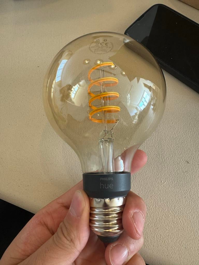 Philips Hue Filament G93 E27 LED Lamp Warm-Koelwit, Huis en Inrichting, Lampen | Losse lampen, Led-lamp, Minder dan 30 watt, Zo goed als nieuw