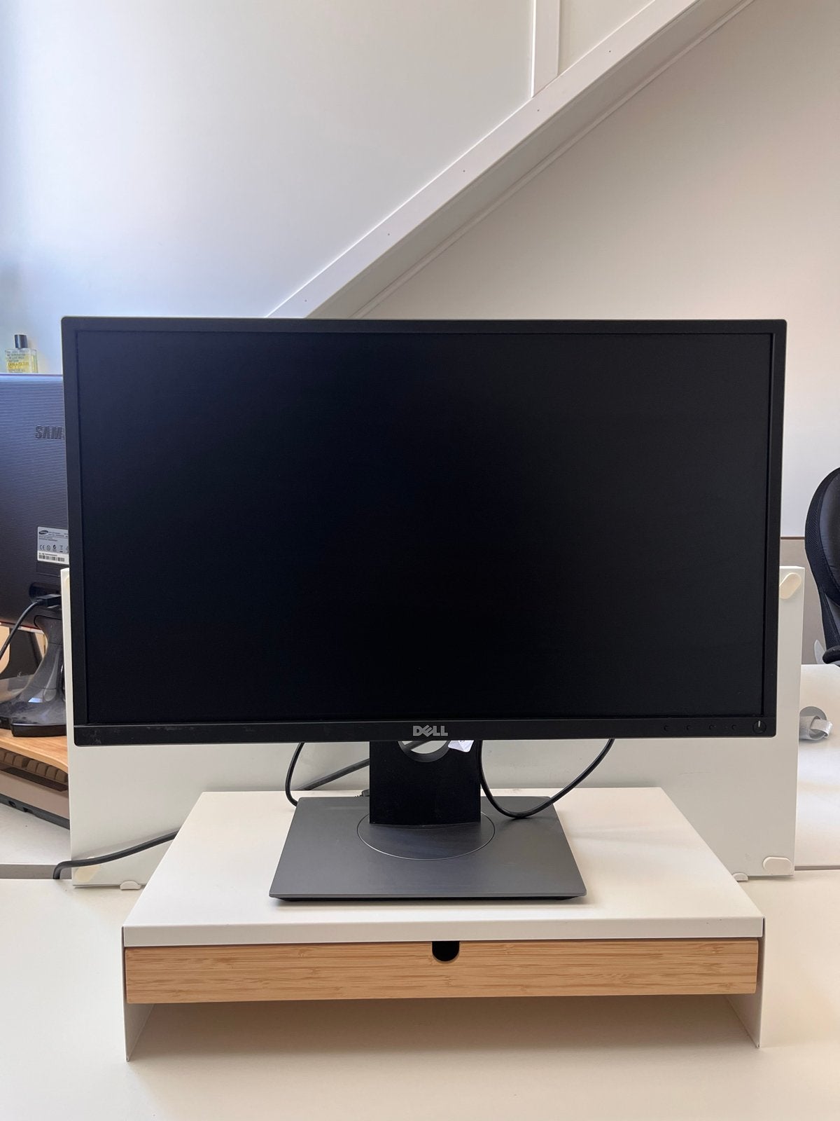 Dell monitor - in hoogte verstelbaar en kantelbaar, Ophalen, Gebruikt, In hoogte verstelbaar