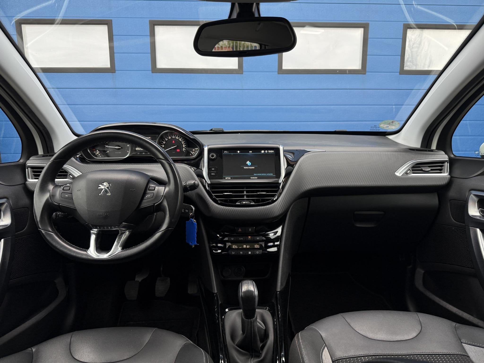 Peugeot 2008 1.2 PureTech Allure | Pano | Distributie VV |, Voorwielaandrijving, Stof, Euro 6, Bedrijf
