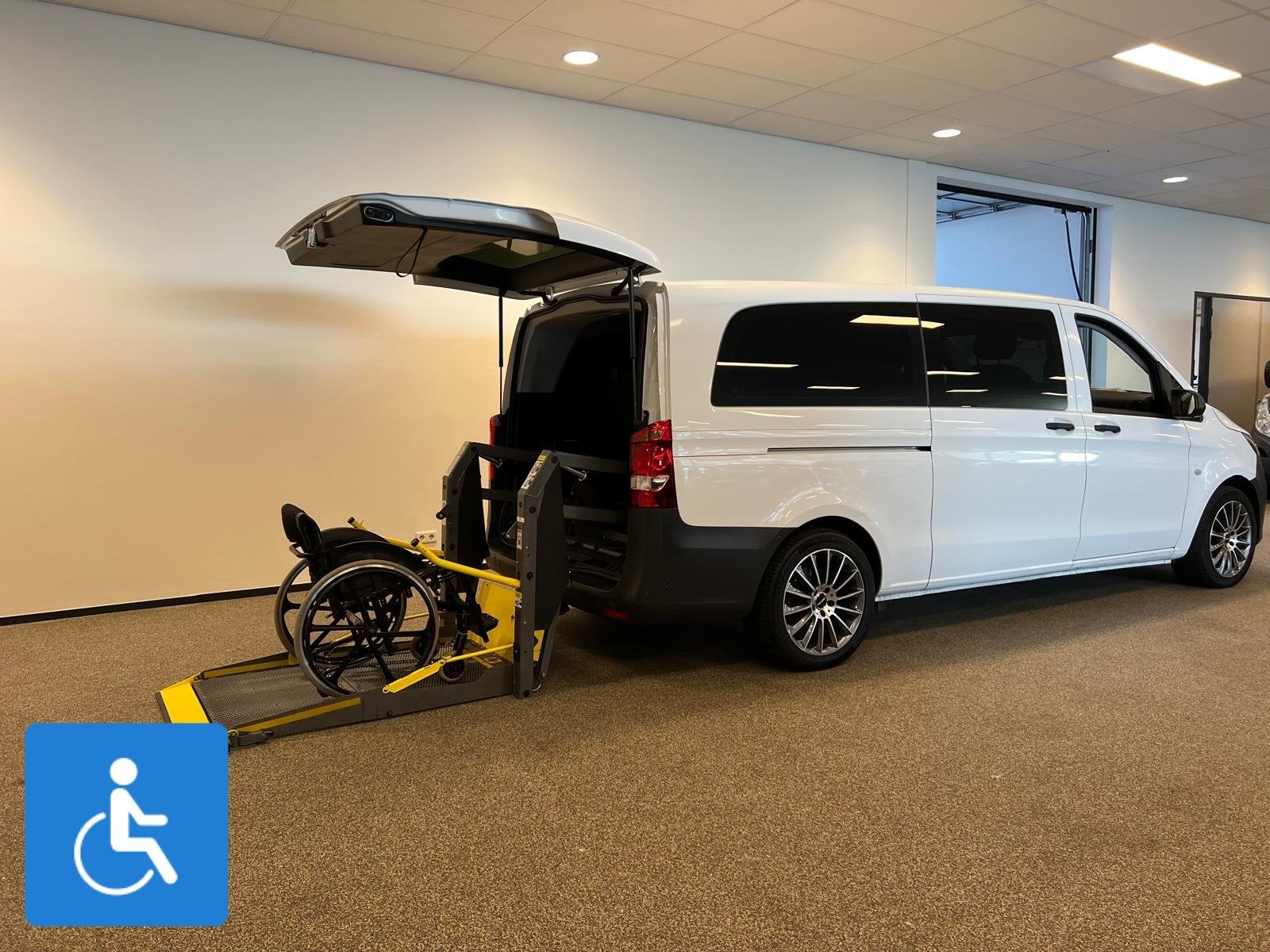 Mercedes-Benz Vito L3H1 Rolstoelbus, 12 maanden, Stof, Gebruikt, 4 cilinders