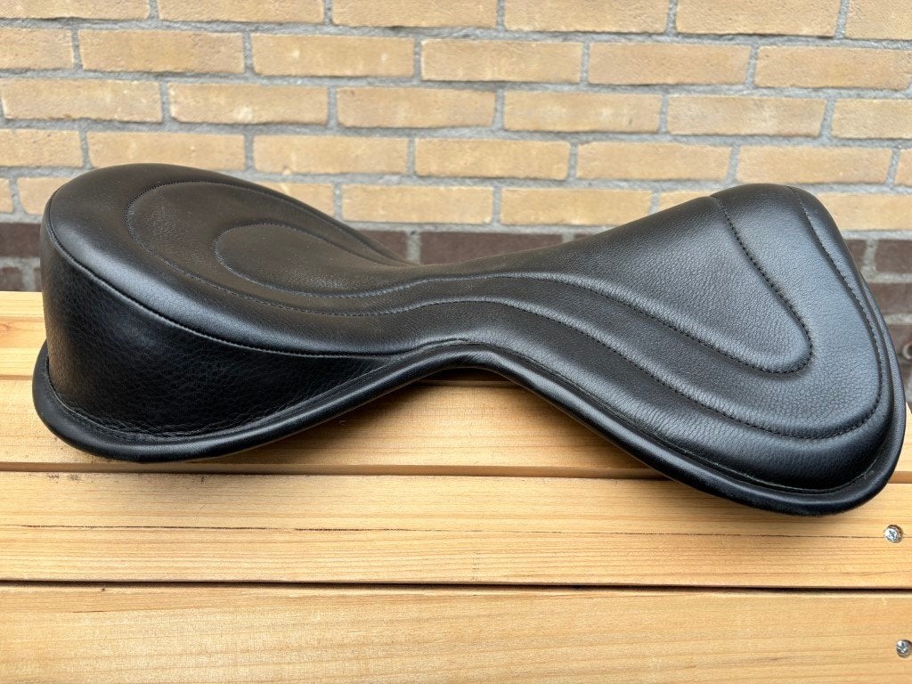 Tweedehands Classic seat 16 inch zwart glad leer Freeform, Dieren en Toebehoren, Ophalen of Verzenden, Gebruikt, Recreatie