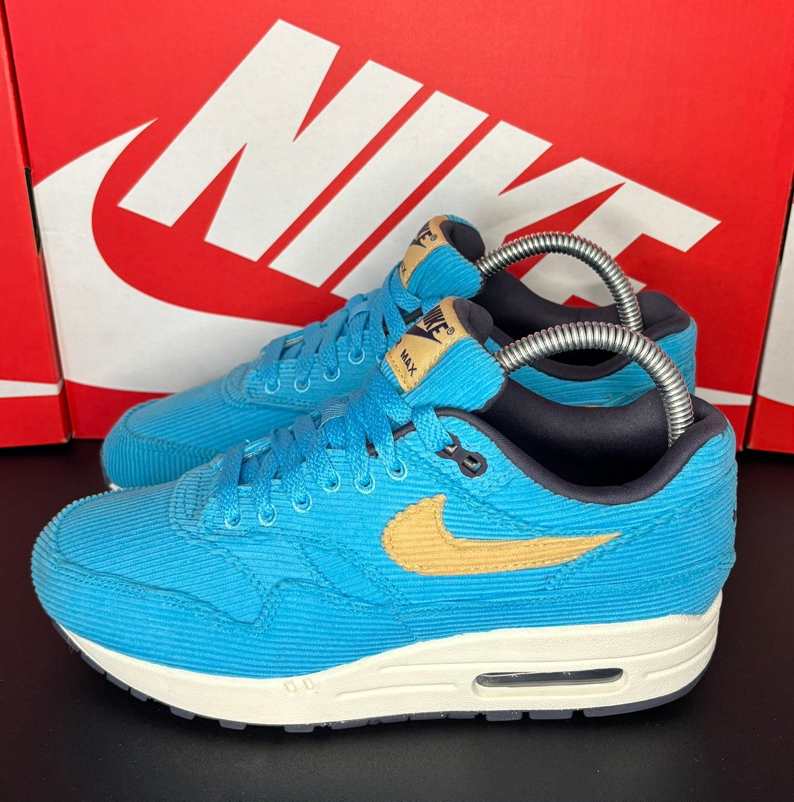 Nike Air Max 1 Corduroy Baltic Blue mt. 38,5, Ophalen of Verzenden, Zo goed als nieuw, Blauw, Sneakers of Gympen