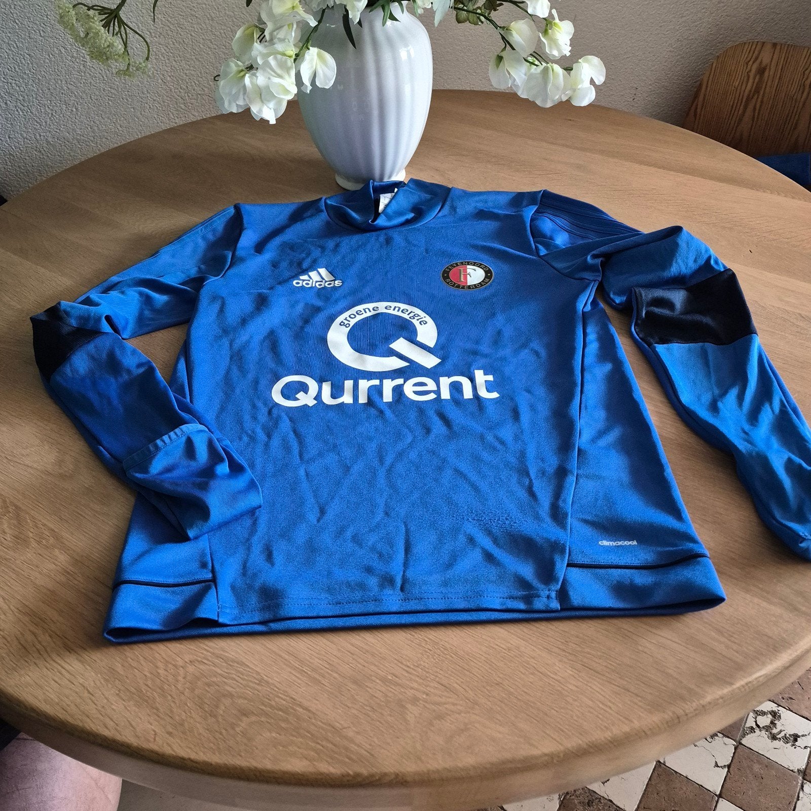 FEYENOORD TRAININGS SHIRT LANGE MOUW orgineel geen rotzooi, Sport en Fitness, Voetbal, Maat S, Ophalen of Verzenden, Zo goed als nieuw