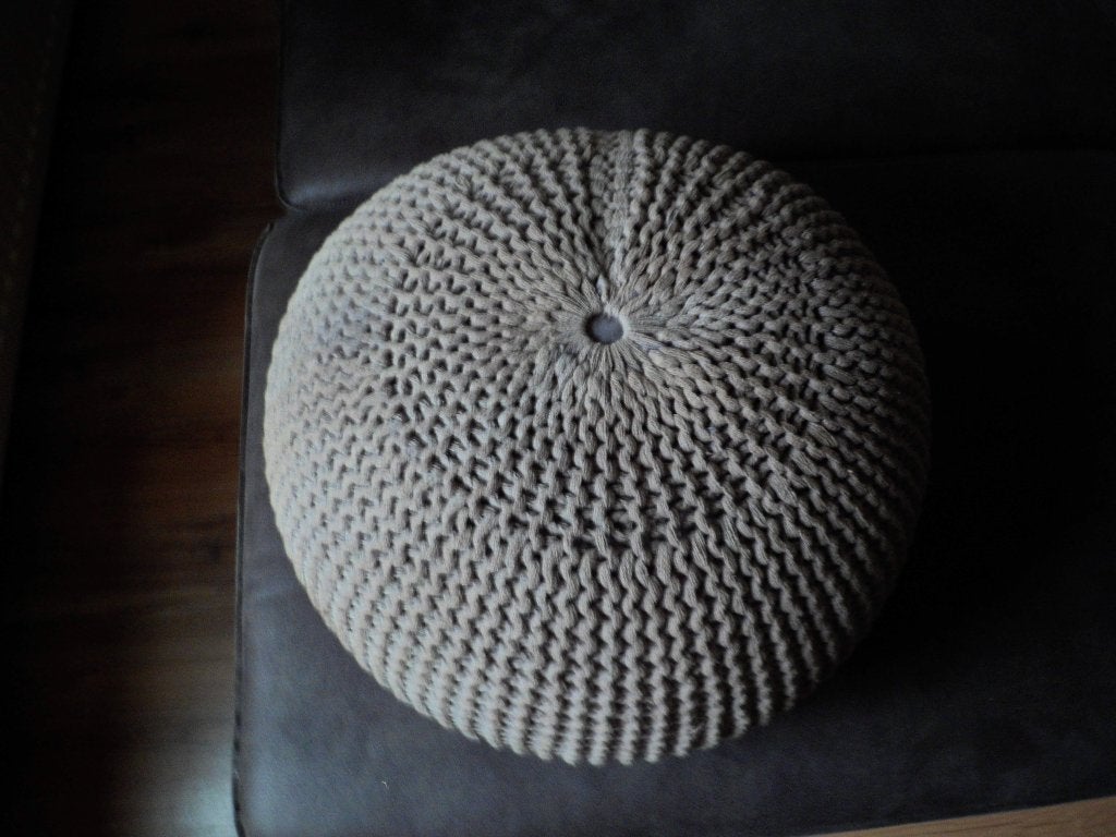 Leuke poef taupe, Ophalen, Minder dan 50 cm, Zo goed als nieuw, Stof