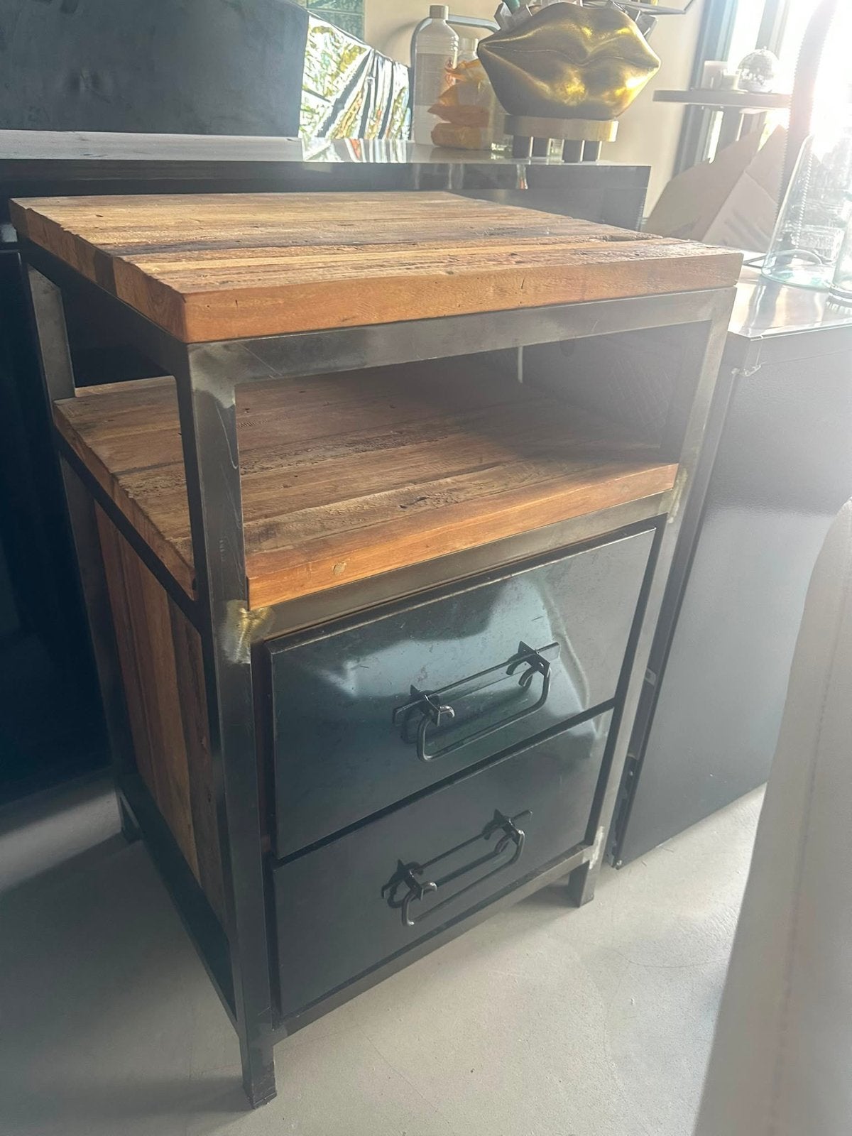 Industriële Nachtkastje/Bijzettafel met Lades - Hout & Metaa, Huis en Inrichting, Ophalen, Gebruikt, Minder dan 45 cm, 55 tot 70 cm