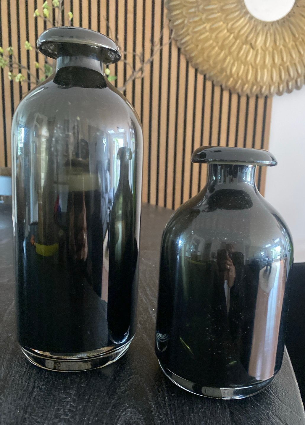 Twee zwarte glazen vazen IKEA Atgang, Huis en Inrichting, Woonaccessoires | Vazen, Zo goed als nieuw, Zwart, Glas, Ophalen of Verzenden