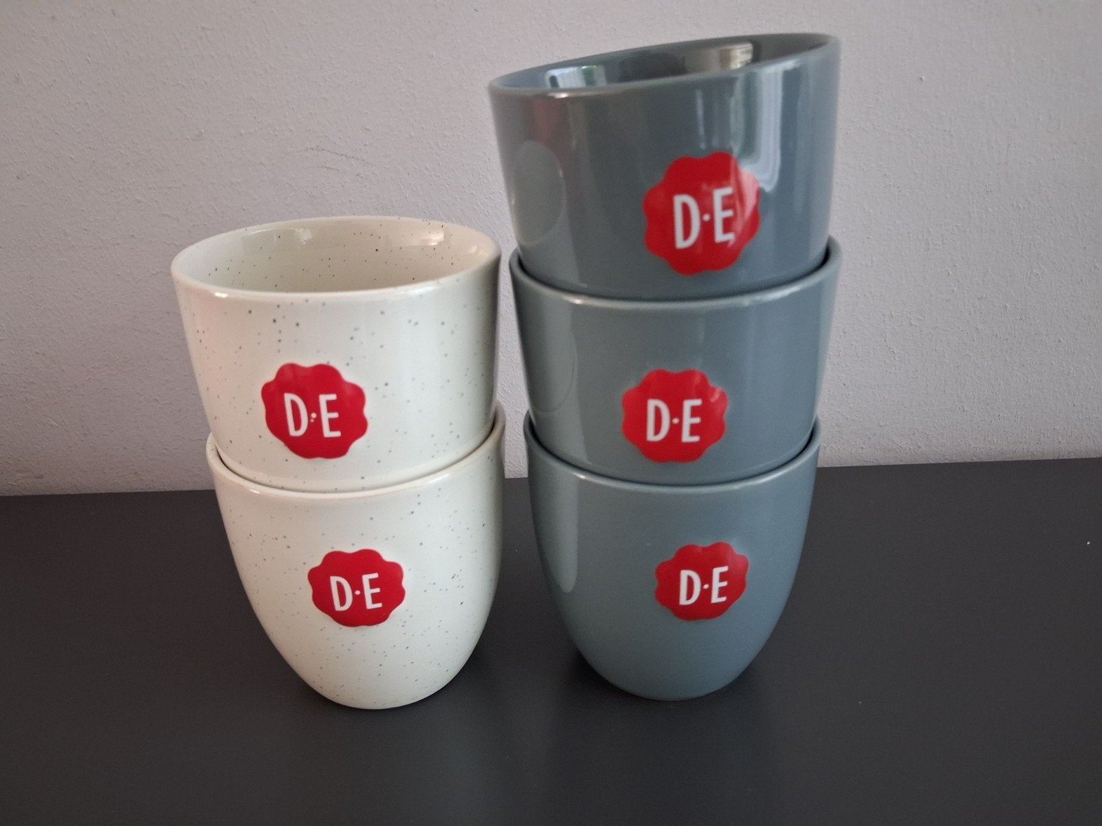 Douwe Egberts mokken mok grijs en spikkel, Keramiek, Ophalen of Verzenden, Zo goed als nieuw, Kom(men)