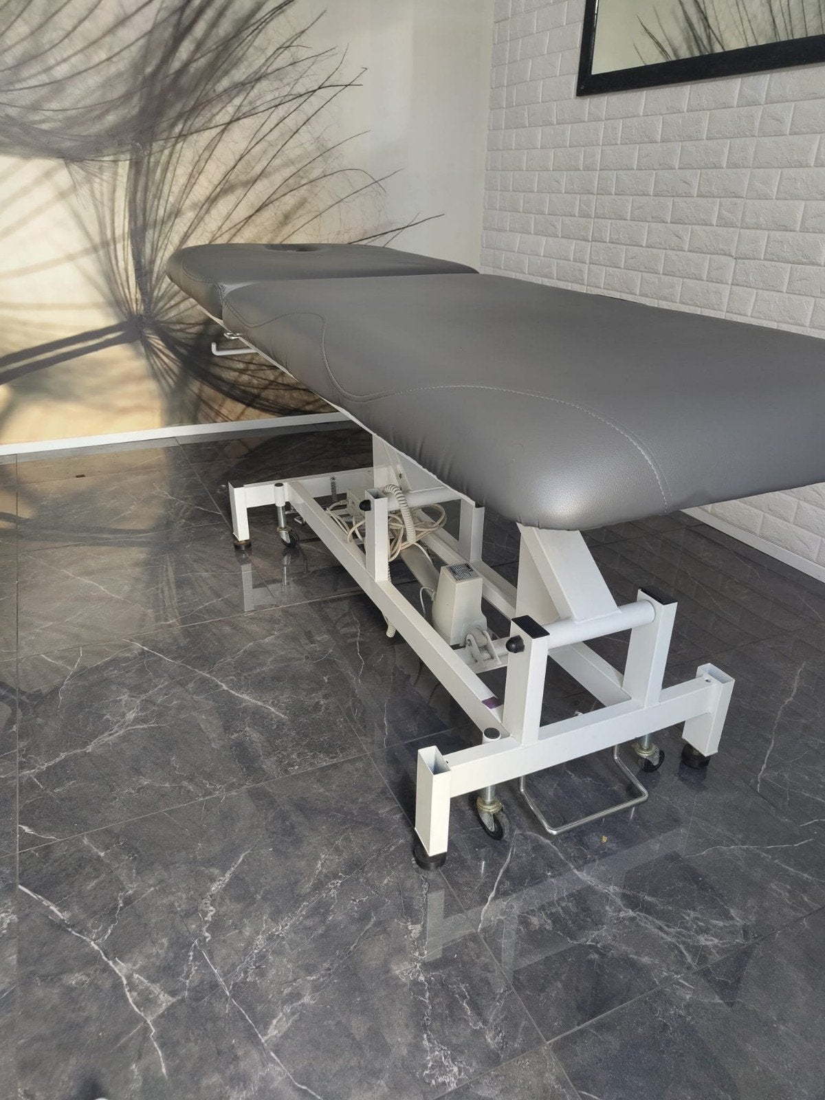 Quirumed EASY PLUS Elektrische Behandeltafel / Massagetafel, Sport en Fitness, Ophalen, Zo goed als nieuw, Massagetafel