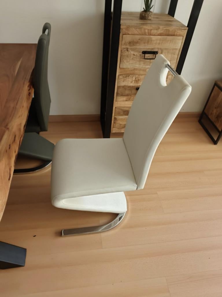 Witte eetkamerstoelen met zwart onderstel, Huis en Inrichting, Stoelen, Ophalen, Twee, Wit, Zo goed als nieuw