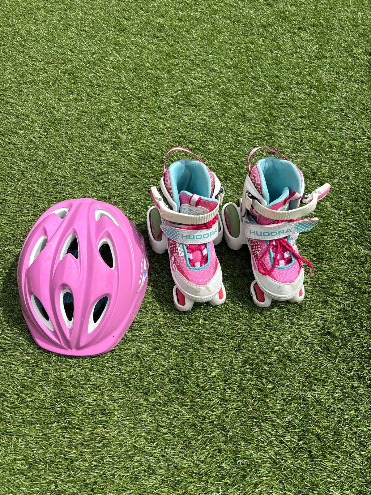 Roze Hudora rolschaatsen en helm voor kinderen, Kinderen en Baby's, Speelgoed | Buiten | Rolschaatsen, Ophalen, Verstelbaar, Gebruikt