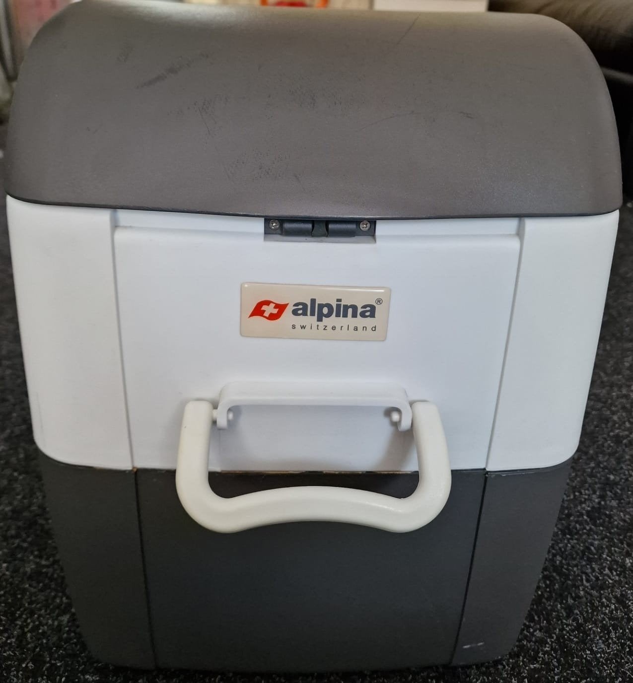 Alpina Elektrische Koelbox - Ideaal voor onderweg, Caravans en Kamperen, Ophalen, Gebruikt, Koelbox, Koelelement