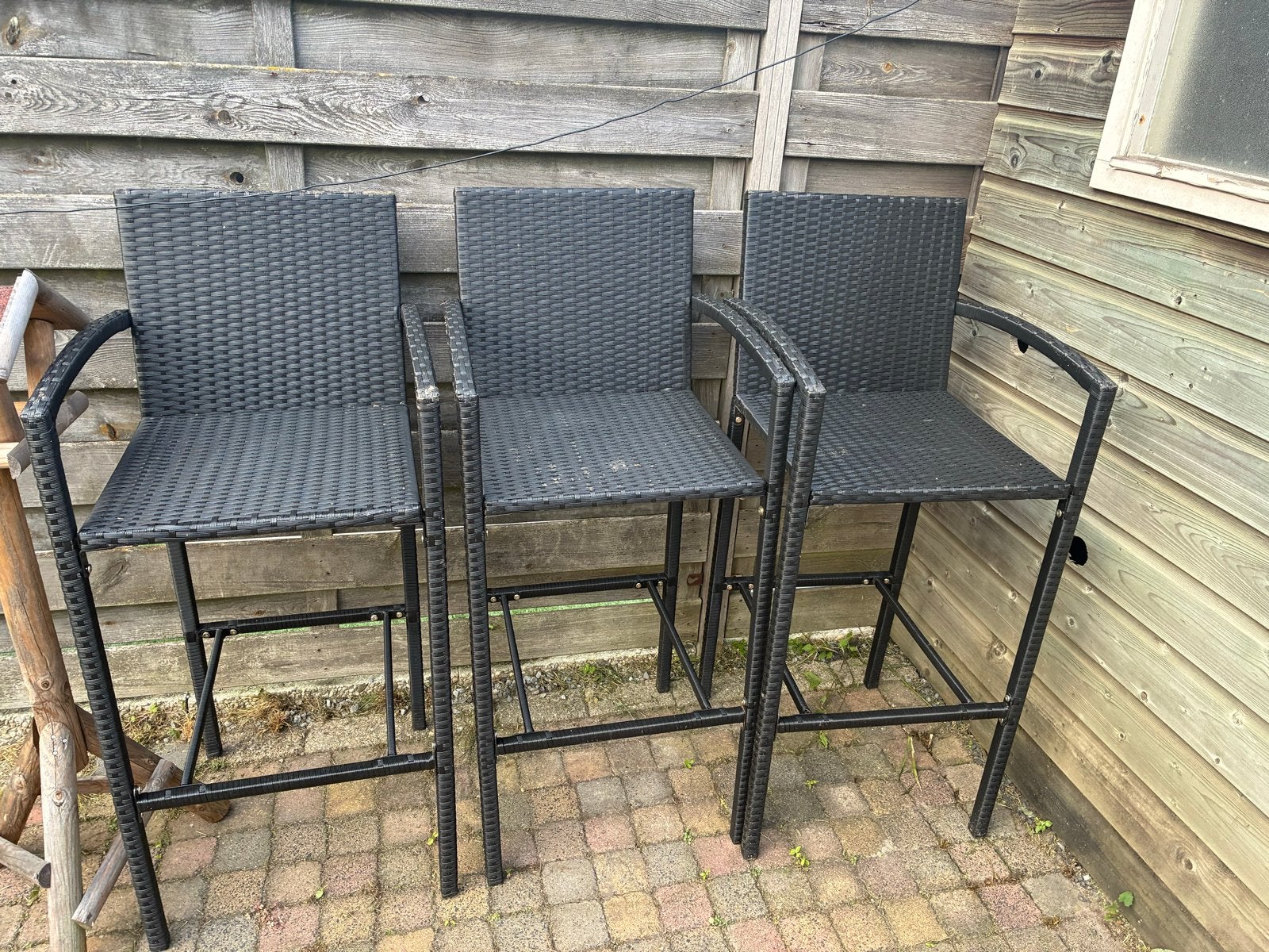 Set van 3 zwarte rotan barkrukken met armleuningen, Huis en Inrichting, Ophalen, Gebruikt, Met voetsteun, 90 cm of meer