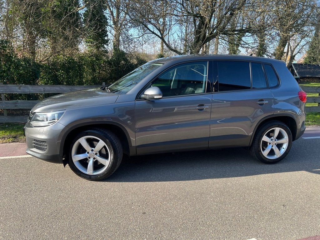 Volkswagen Tiguan 1.4 TSI Comfort&Design Edition Clima PDC, Auto's, Voorwielaandrijving, Euro 5, Gebruikt, Zwart
