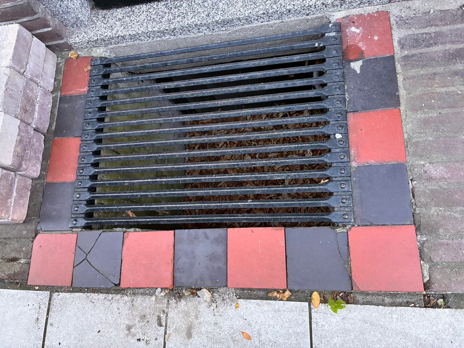 15 Originele jaren 30 tegels - Rood & Antraciet (15,2x15,2), Doe-het-zelf en Verbouw, Ophalen, Keramiek, Minder dan 20 cm, Zo goed als nieuw