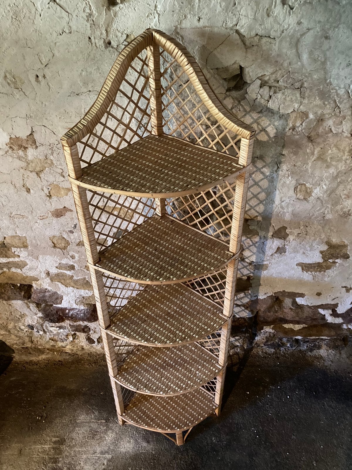 🌻 Rotan hoekkast vintage etagere riet ibiza kast rek, Huis en Inrichting, Ophalen, Zo goed als nieuw