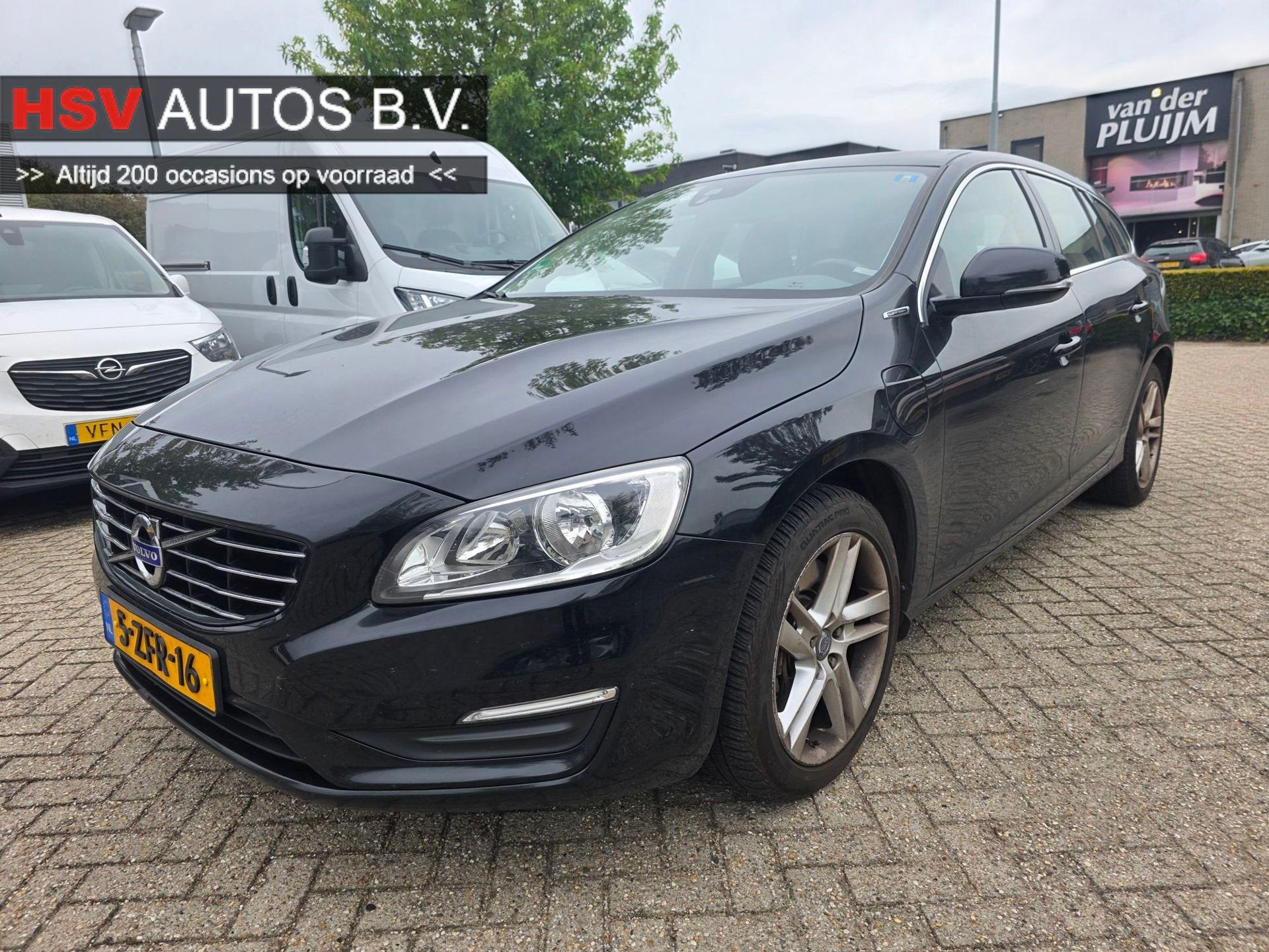 Volvo V60 2.4 D6 AWD Plug-In Hybrid Momentum, Auto's, Automaat, Leder en Stof, Zwart, Vierwielaandrijving