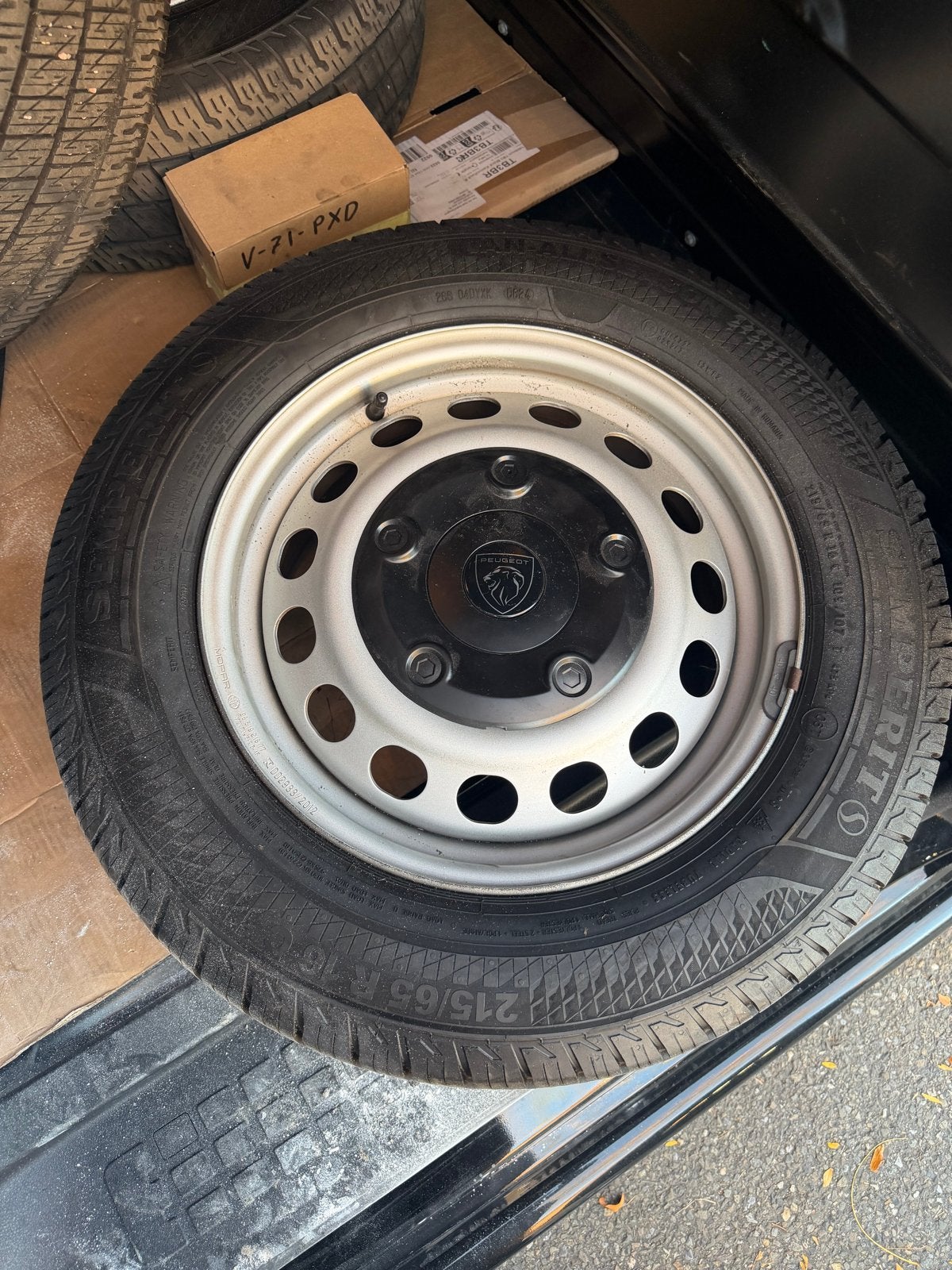 4x Peugeot Expert complete wielen – Semperit 215/65 R16C, Ophalen, 16 inch, Banden en Velgen, Bestelwagen