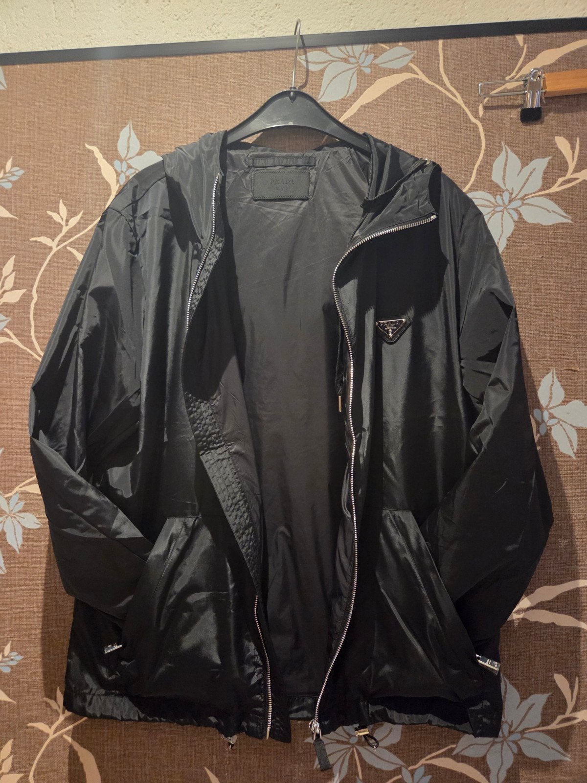 Prada Milano Zwarte Jas Maat L, Maat 52/54 (L), Zwart, Nieuw, Ophalen of Verzenden