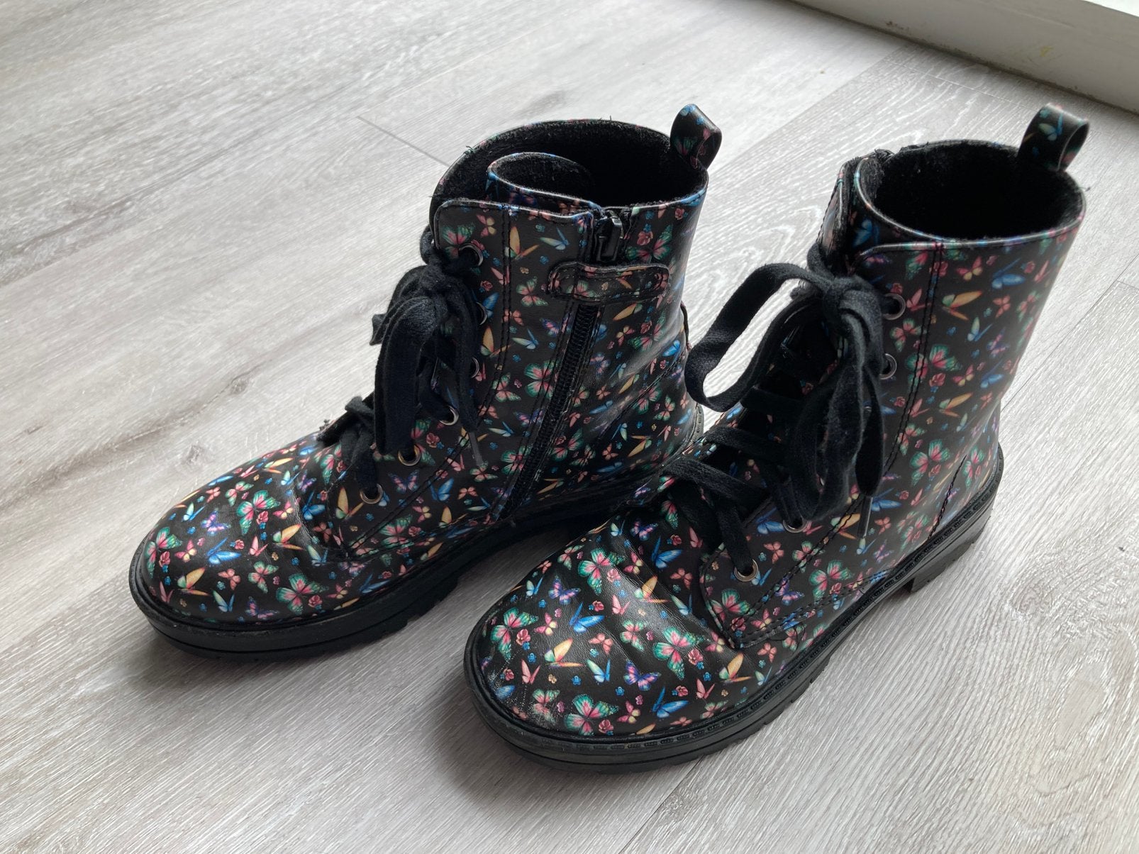 Schoenen maat 35 vlinder print (friboo), Meisje, Schoenen, Ophalen of Verzenden, Zo goed als nieuw