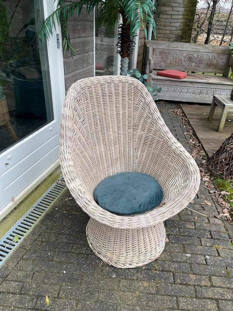 Rotan kuipstoel met kussen - Vintage look, Huis en Inrichting, Stoelen, Gebruikt, Overige kleuren, Riet of Rotan, Ophalen of Verzenden