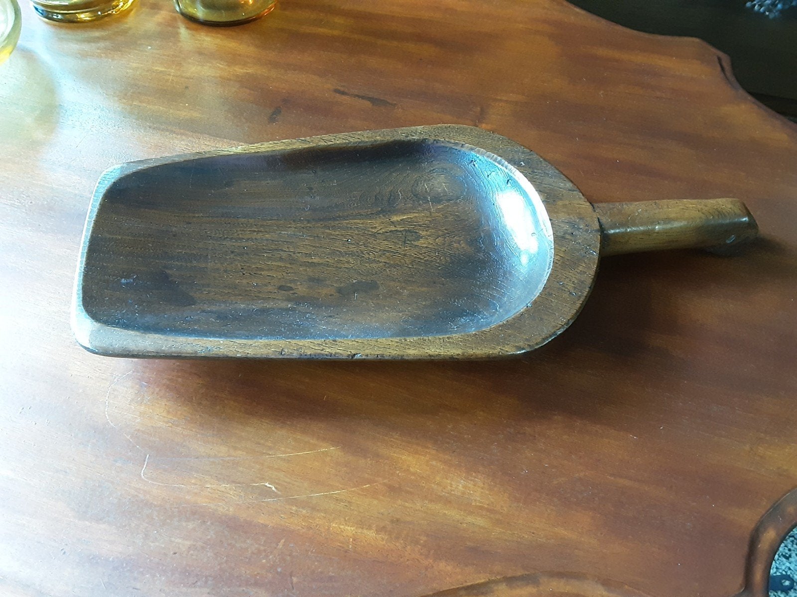Antieke  houten kolen schep, Ophalen