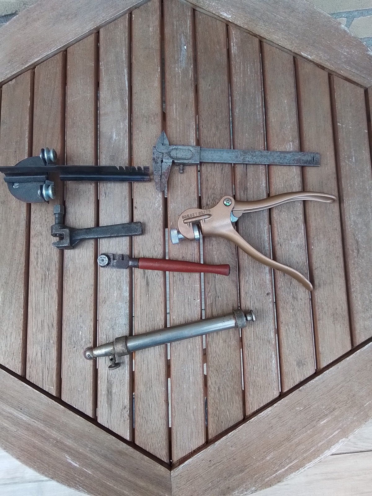 Vintage gereedschap set: zaagzetter, glassnijder, schuifmaat, Antiek en Kunst, Ophalen